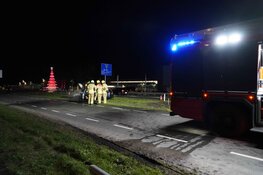 Auto in brand aan De Butter in Obdam