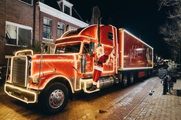 Groot feest in Heerhugowaard bij de Vomar Kersttruck met gratis kerstpakketten en sneeuw