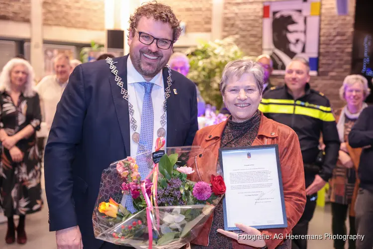Gemeentelijke onderscheiding De Brug voor Tineke Has-Raaijen