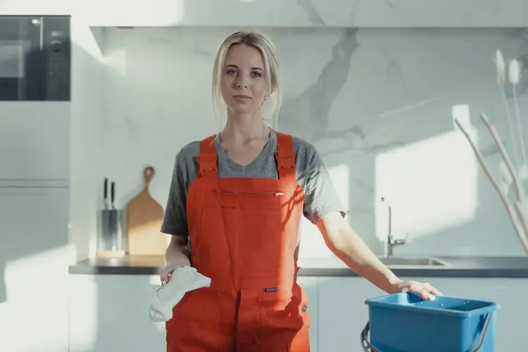 Niet genoeg tijd om je kantoor schoon te houden? Waarom een professional inhuren loont