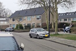 Auto ramt lantaarnpaal aan Erasmuslaan in Heerhugowaard