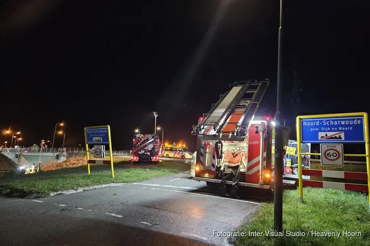 Zwaargewonde bij ongeluk in Noord-Scharwoude, brandweer zoekt mogelijk tweede slachtoffer