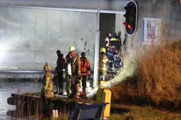 Zwaargewonde bij ongeluk in Noord-Scharwoude, brandweer zoekt mogelijk tweede slachtoffer