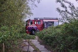 Verlaten schuurtje in Oudkarspel vat vlam, brandstichting niet uitgesloten