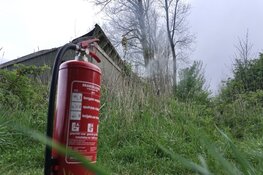 Verlaten schuurtje in Oudkarspel vat vlam, brandstichting niet uitgesloten