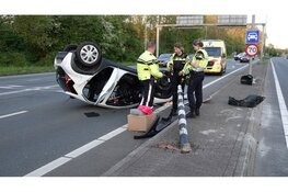 Auto slaat over de kop bij ongeval in Alkmaar