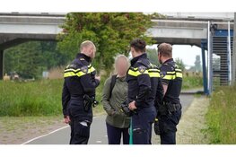 Fatbiker met drie opzittenden komt hard ten val, één zwaargewonde