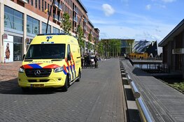 Scooterrijdster komt hard ten val na ongeval met fietser in Heerhugowaard