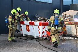Brandweer rukt uit voor containerbrand in Noord-Scharwoude