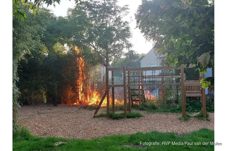 Brand bij speelplaats aan Hemelboog-Binnen in Heerhugowaard