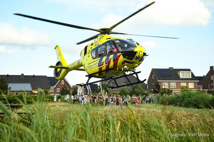 Kind in nood na allergische reactie, traumahelikopter landt op grasveld