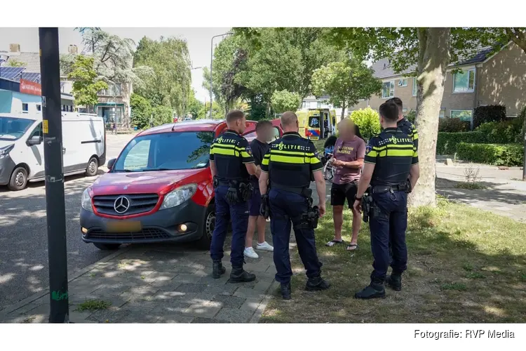 Vrouw aangereden door achteruit rijdende bestelbus
