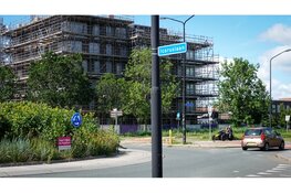 Fietsster lichtgewond na botsing met auto op rotonde Heerhugowaard