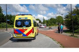 Fietsster lichtgewond na botsing met auto op rotonde Heerhugowaard