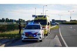 Auto en motor in botsing op A.C. De Graafweg