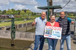 Vrijwilligers sluis halen ruim duizend euro op voor Stichting Dijk en Waard voor Elkaar