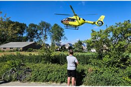 Traumahelikopter landt midden in woonwijk Heerhugowaard