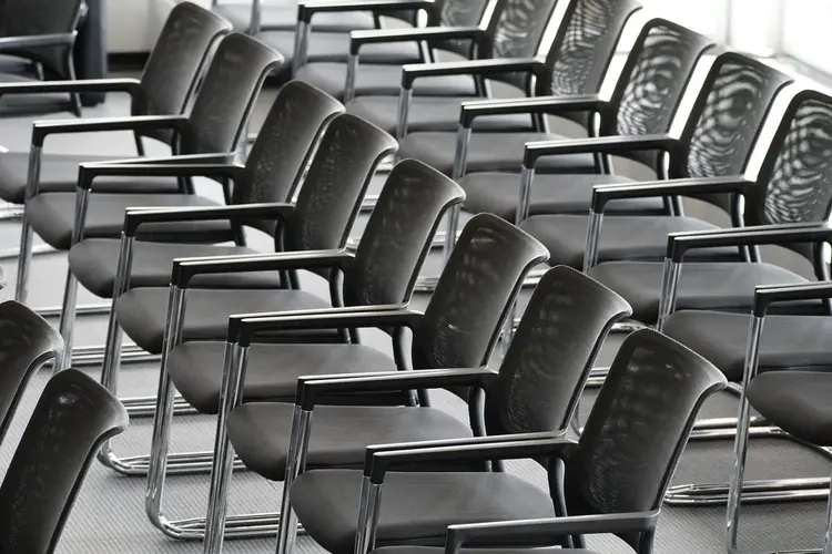 Van opleiding tot netwerken: zo word je financieel adviseur