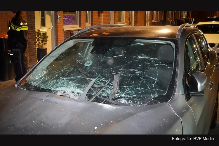 Auto en woning beschadigd na zware explosie aan Boomvalk in Heerhugowaard