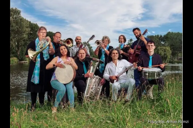 AZC bewoners Heerhugowaard geven samen met muzikanten van Kadans familieconcert in Cool