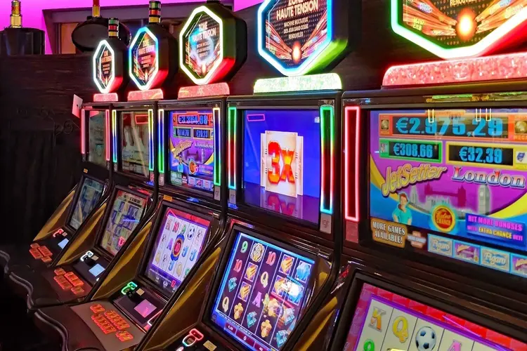 Waarom dezelfde provider slots onder verschillende studionamen uitbrengt