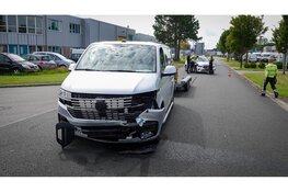 Twee voertuigen botsen op kruising in Heerhugowaard, bestuurder aangehouden