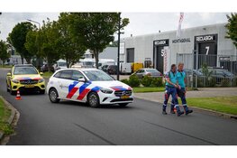 Twee voertuigen botsen op kruising in Heerhugowaard, bestuurder aangehouden