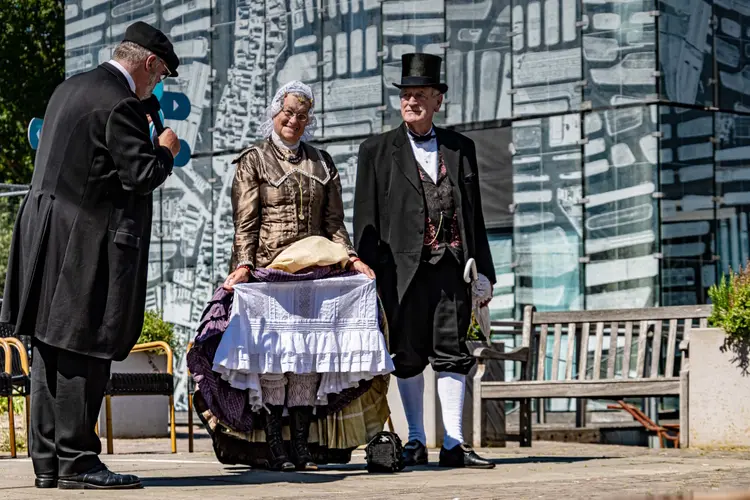 Woensdag 20 augustus – Historische modeshow bij Museum BroekerVeiling