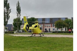 Traumahelikopter landt midden in woonwijk Heerhugowaard
