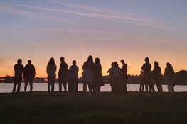 Samen wandelen om stil te staan bij suïcide tijdens Walk into the Light