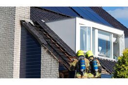 Brand uitgebroken op dak van woning Heerhugowaard