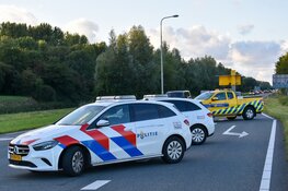 Motorrijder gewond na botsing met bestelbus op N245