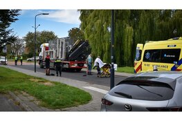 Fietser gewond na aanrijding met achteruitrijdende vrachtwagen