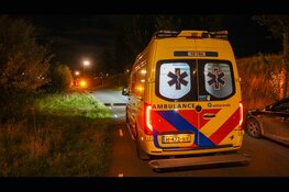 Canta rijdt tegen boom en brandt volledig uit