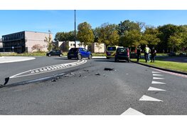 Schade na botsing met twee auto's op Oosttangent