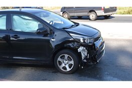 Schade na botsing met twee auto's op Oosttangent