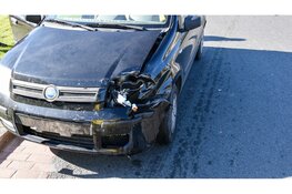 Schade na botsing met twee auto's op Oosttangent