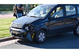 Schade na botsing met twee auto's op Oosttangent