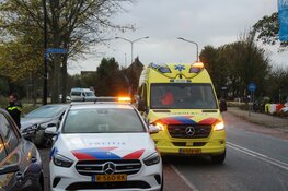 Auto belandt in het water na botsing met andere auto in Heerhugowaard