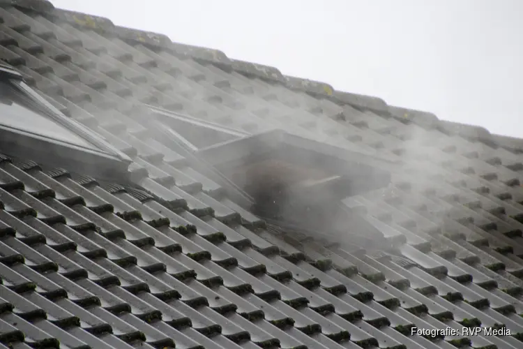 Forse rookontwikkeling bij brand op zolder in Heerhugowaard