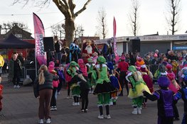 Sinterklaas feestelijk onthaald in Heerhugowaard op Raadhuisplein