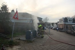 Ondergrondse container vat vlam door vuurwerk