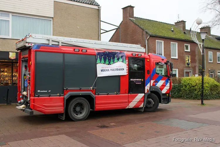 Brandweer wenst inwoners fijne feestdagen en geeft tips over brandveiligheid bij Raadhuisplein