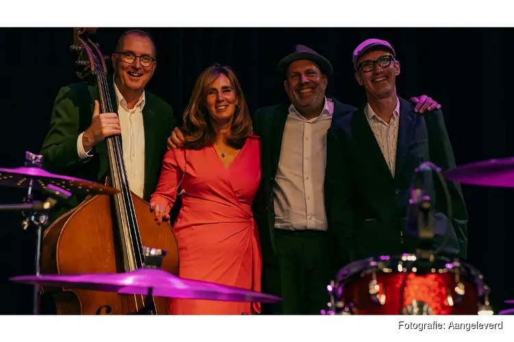 Kom genieten in een club setting met een drankje van het "Nieuwsjaarsconcert ”Busy Billie & the Clubmasters”