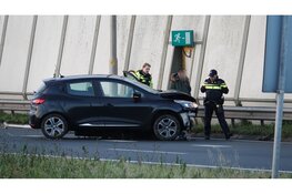 Auto crasht op N242 tussen Alkmaar en Heerhugowaard