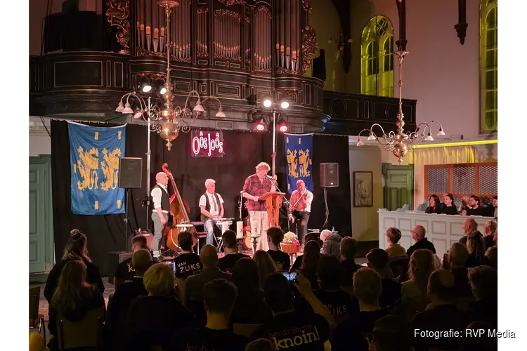 Bloemkôle feestelijk gedoopt in kerk van Berkhout