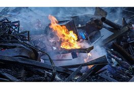 Ravage van verwoestende brand in Noord-Scharwoude bij daglicht goed zichtbaar