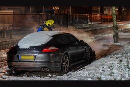 Opnieuw brand op industrieterrein Zandhorst. Peperdure Porsche totaal verwoest