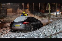 Opnieuw brand op industrieterrein Zandhorst. Peperdure Porsche totaal verwoest