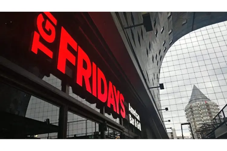 Hoe slimme kunststof materialen de basis vormen voor duurzame en vernieuwende lichtreclame